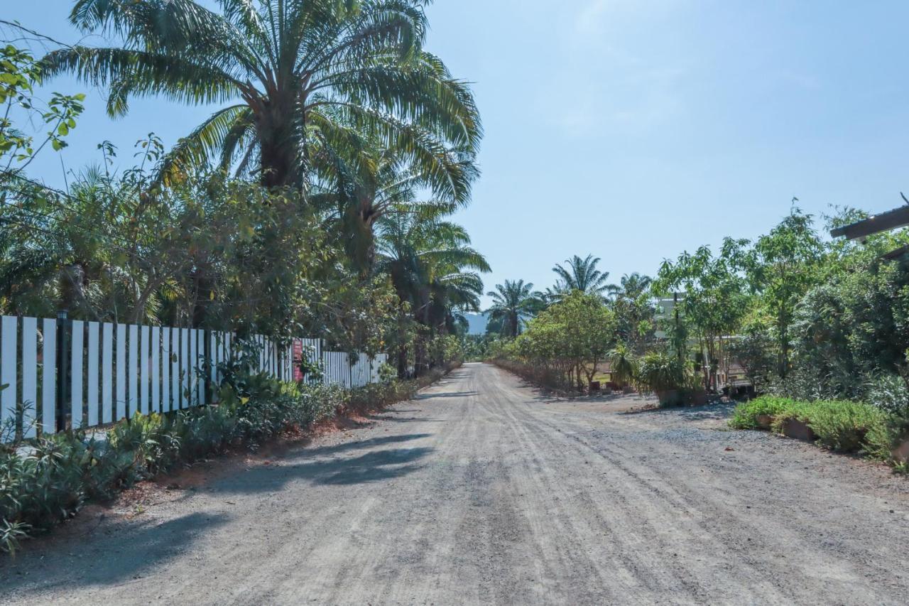 Oyo 809 Golden Palm Resort Ао Нанг Экстерьер фото